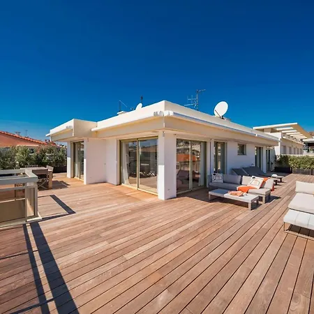 Апартаменты Somptuous Sea-view 3 Bedrooms Penthouse Moure Rouge Канны